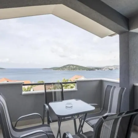 Apartment With Pool Near Beach