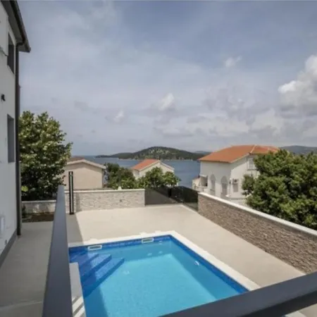 Apartment With Pool Near Beach