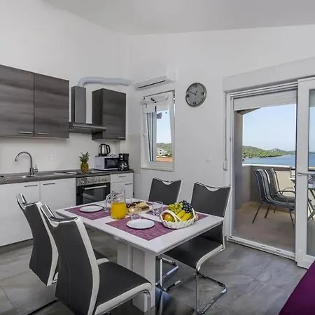 Apartment With Pool Near Beach