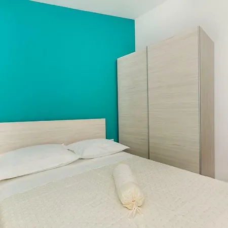 Apartment With Pool Near Beach Razanj
