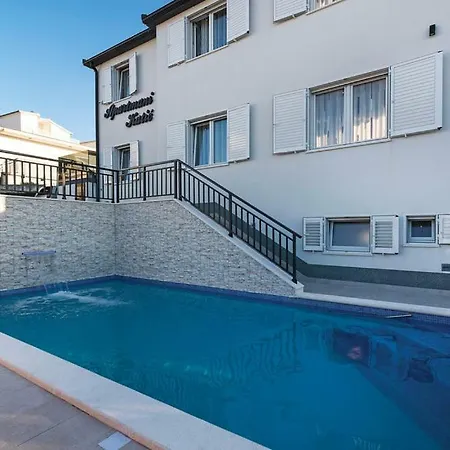 Apartment With Pool Near Beach